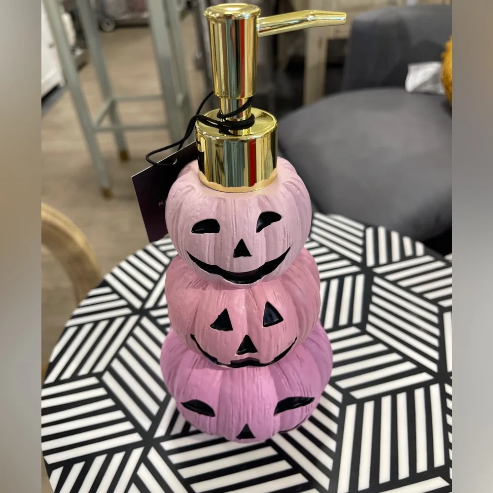 Pink Halloween Ombré lavender/Pink Pumpkin Jack-o’-lantern Soap Dispenser NWT